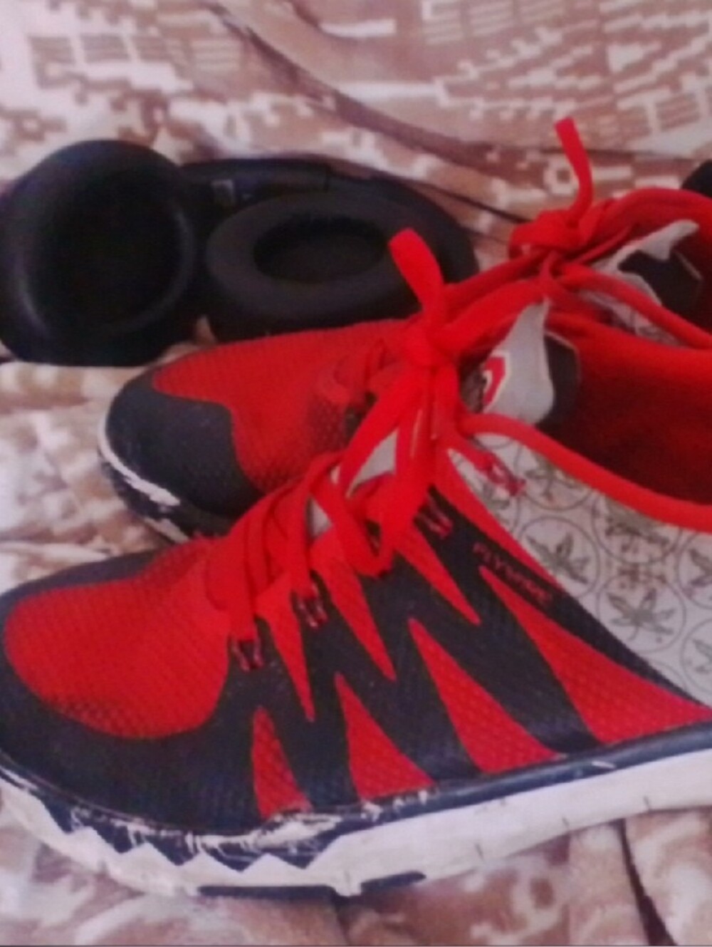 Nike Red and Black Low-Top Sneakers with Patterned Heel